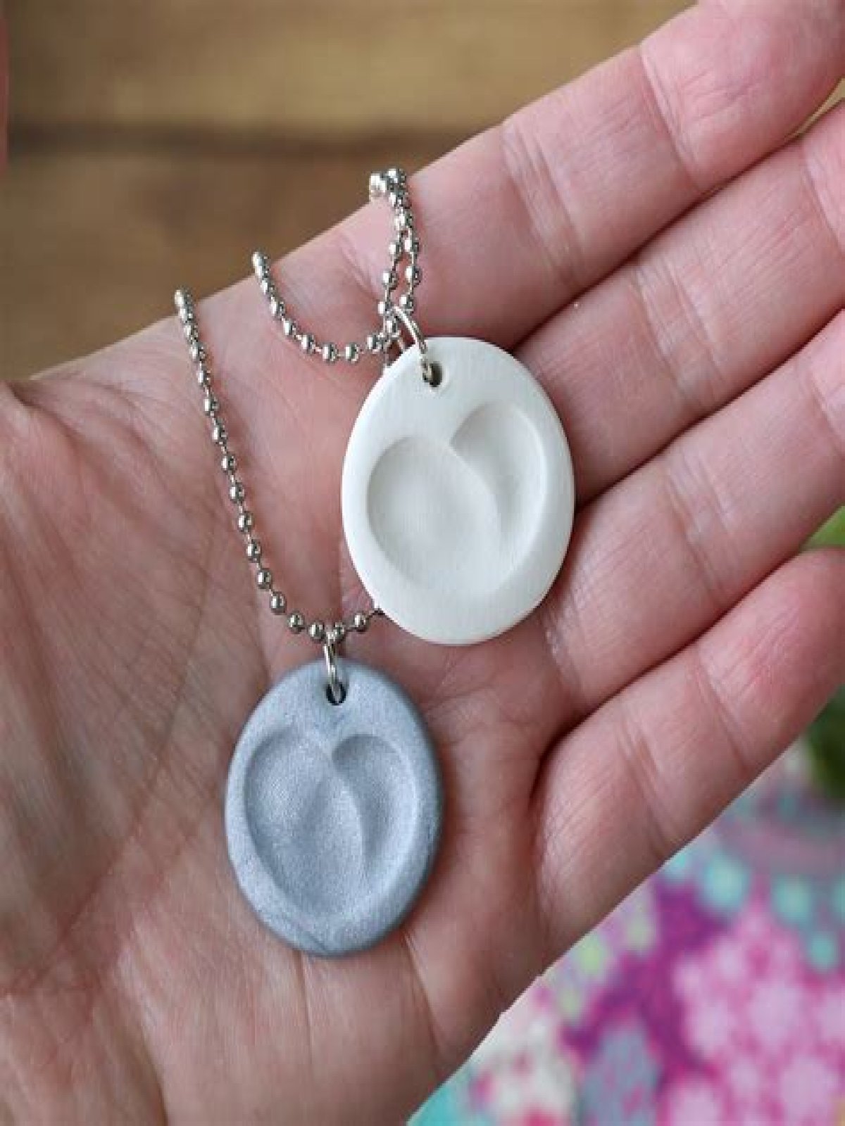 How do you make a fingerprint necklace?