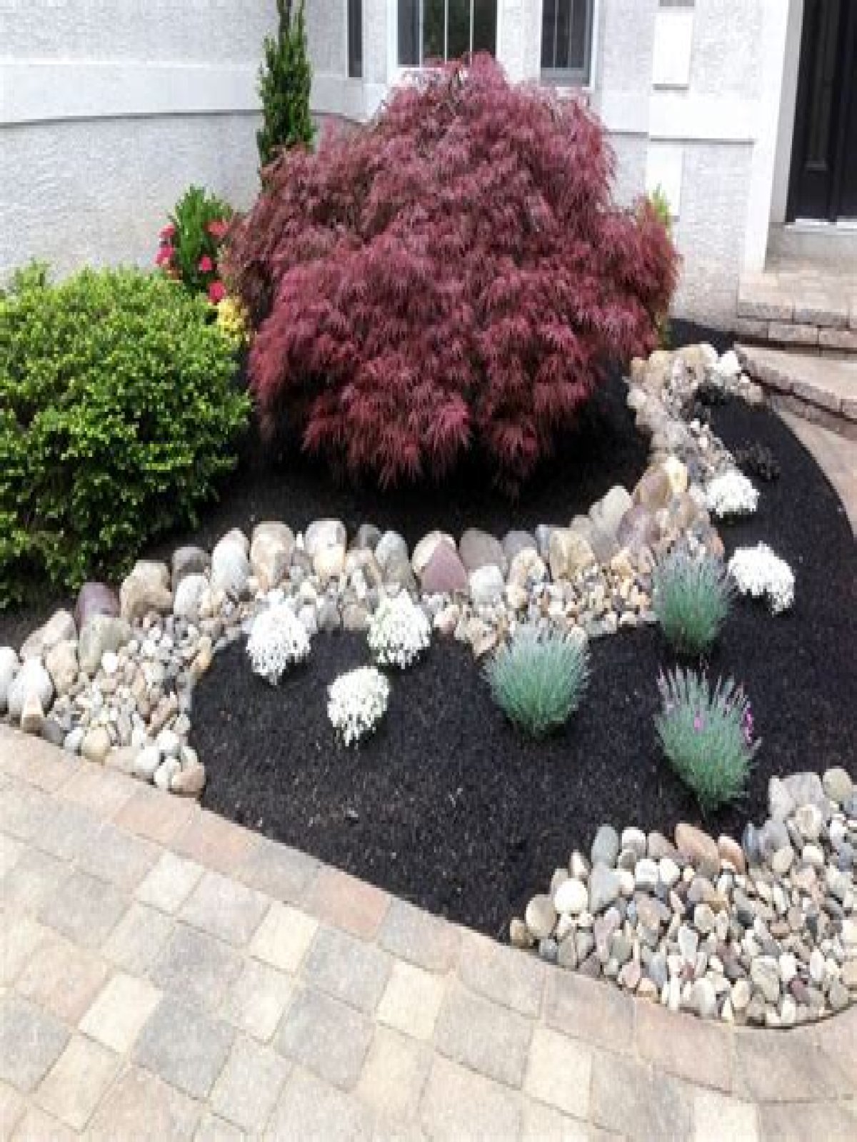 Is it better to have rocks or mulch