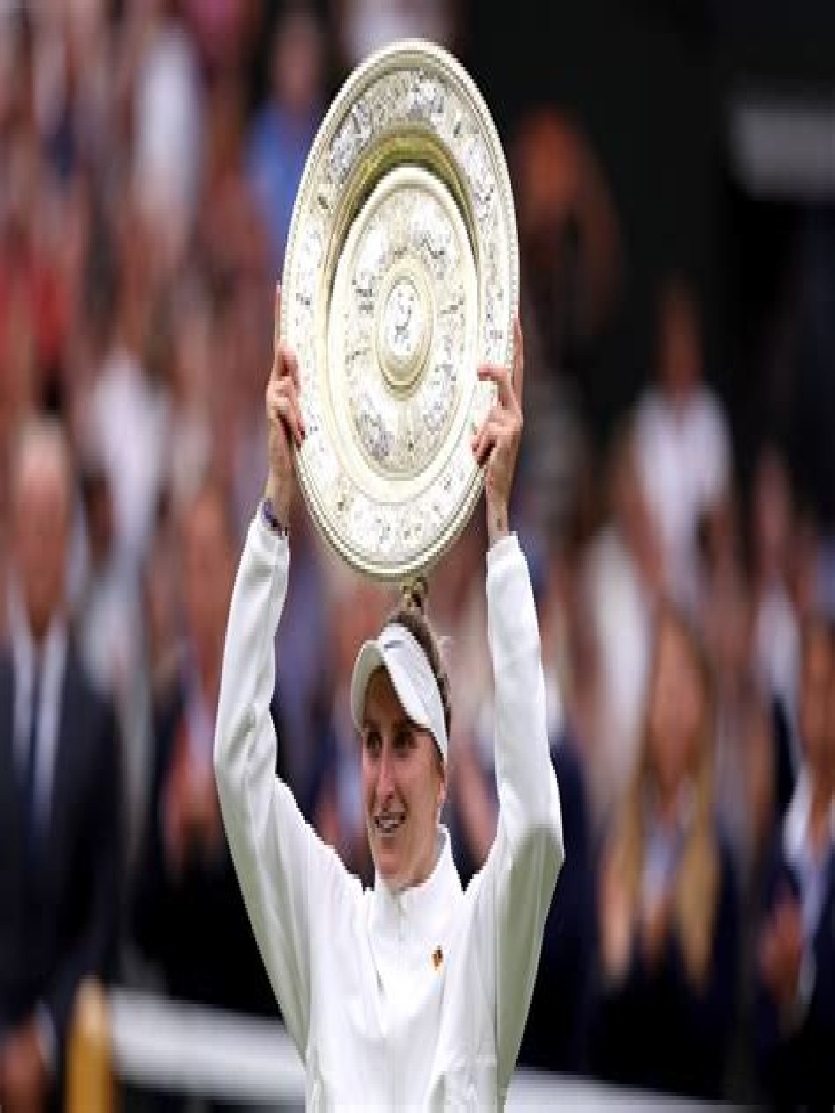 Who is the oldest woman to win Wimbledon?